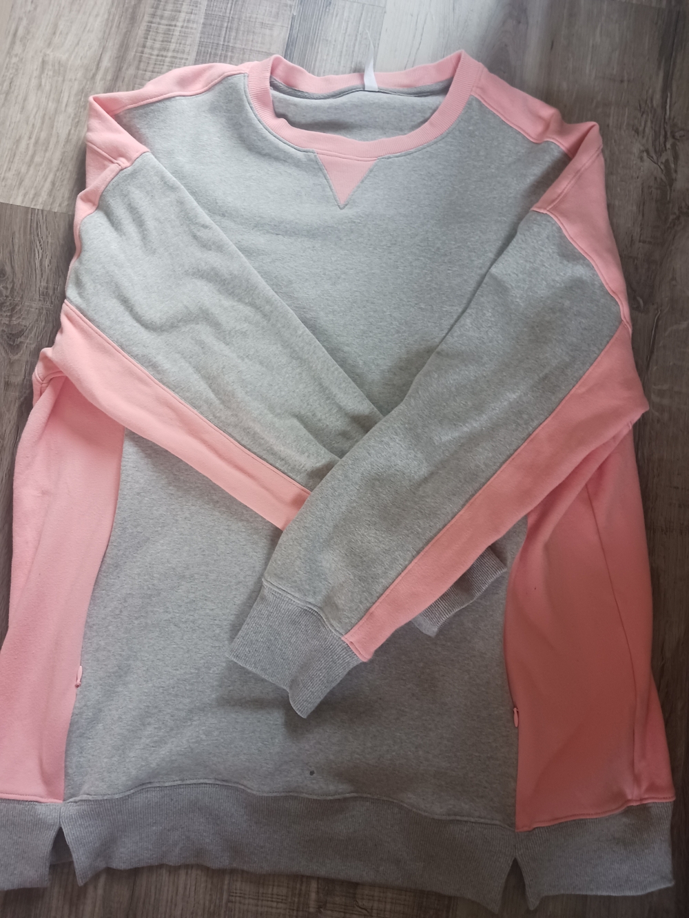 Movemama Cotton Two-Tone Gray and Pink Crew Zip Nursing Sweatshirt